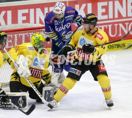 EBEL. Eishockey Bundesliga. EC VSV gegen UPC Vienna Capitals. Derek Ryan, (VSV), Matthew Zaba, Jamie Fraser  (Vienna). Villach, am 14.3.2014.
Foto: Kuess 


---
pressefotos, pressefotografie, kuess, qs, qspictures, sport, bild, bilder, bilddatenbank