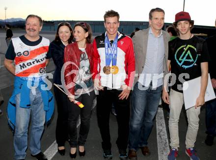 Behindertensport. Paralympics. Empfang Doppelgoldmedaillengewinner Markus Salcher.  Onkel Ossi, Ute Habenicht, Mutter Lisa, Markus salcher, Vater Bernd, Bruder Moritz. Klagenfurt, am 17.3.2014.
Foto: Kuess
---
pressefotos, pressefotografie, kuess, qs, qspictures, sport, bild, bilder, bilddatenbank