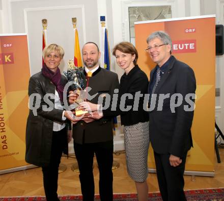 EBEL Eishockey Bundesliga.  Wahl zum Eishockeysuperstar 2014. Karin Bernhard, Gerhard Unterluggauer, Gabriele Schaunig-Kandut, Peter Kaiser. Klagenfurt, 26.3.2014.
Foto: Kuess
---
pressefotos, pressefotografie, kuess, qs, qspictures, sport, bild, bilder, bilddatenbank