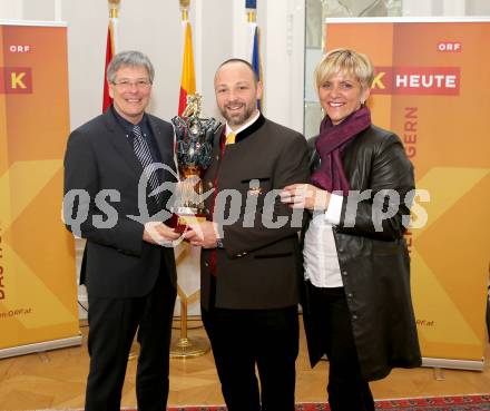 EBEL Eishockey Bundesliga.  Wahl zum Eishockeysuperstar 2014. Peter Kaiser, Gerhard Unterluggauer, Karin Bernhard. Klagenfurt, 26.3.2014.
Foto: Kuess
---
pressefotos, pressefotografie, kuess, qs, qspictures, sport, bild, bilder, bilddatenbank