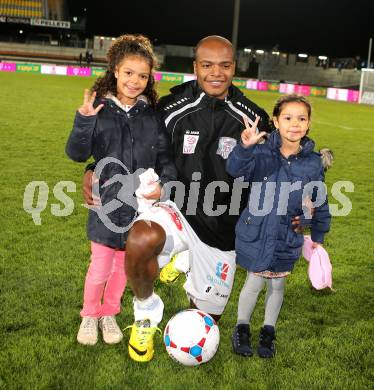 Fussball. tipp3-Bundesliga powered by T-Mobile. RZ Pellets WAC gegen SC Wiener Neustadt. De Oliveira Silvio Carlos mit seinen Toechtern (WAC). Wolfsberg, am 29.3.2014.
Foto: Kuess

---
pressefotos, pressefotografie, kuess, qs, qspictures, sport, bild, bilder, bilddatenbank