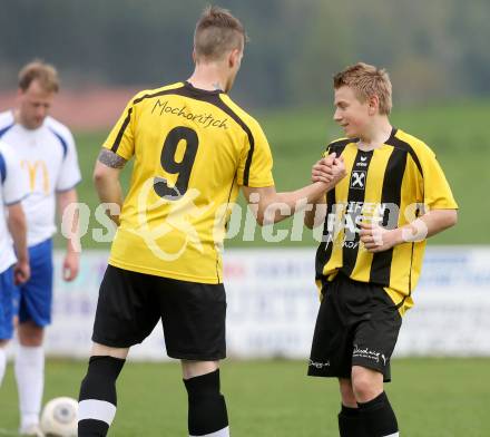 Fussball 1. Klasse D. Griffen gegen Klopeiner See. Torjubel Mario Smretschnig (Griffen). Griffen, am 5.4.1014.
Foto: Kuess
---
pressefotos, pressefotografie, kuess, qs, qspictures, sport, bild, bilder, bilddatenbank