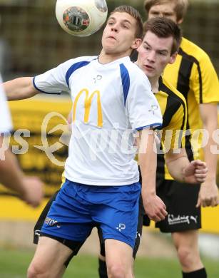 Fussball 1. Klasse D. Griffen gegen Klopeiner See. Matthias Johann Ehrlich, (Griffen), Johann Konrad Povoden  (Klopeiner See). Griffen, am 5.4.1014.
Foto: Kuess
---
pressefotos, pressefotografie, kuess, qs, qspictures, sport, bild, bilder, bilddatenbank