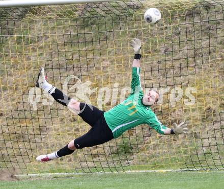 Fussball 1. Klasse D. Griffen gegen Klopeiner See. Eldin Muminovic  (Klopeiner See). Griffen, am 5.4.1014.
Foto: Kuess
---
pressefotos, pressefotografie, kuess, qs, qspictures, sport, bild, bilder, bilddatenbank