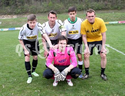 Fussball 2. Klasse D. Klaus Marath, Bernhard Graessl, Stefan Gutsche, Trainer Daniel Muenzer, Werner Urban Vallant (Preitenegg). Lavamuend, am 5.4.1014.
Foto: Kuess
---
pressefotos, pressefotografie, kuess, qs, qspictures, sport, bild, bilder, bilddatenbank