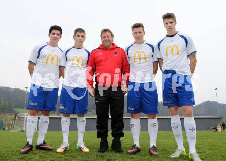 Fussball 1. Klasse D. Stefan Franz, Johann Konrad Povoden, Trainer Karl Sommerauer, Bernhardt Peteln, MichaelHerzog (Klopeiner See). Griffen, am 5.4.1014.
Foto: Kuess
---
pressefotos, pressefotografie, kuess, qs, qspictures, sport, bild, bilder, bilddatenbank