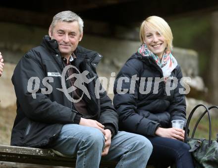 Fussball Unterliga Ost. DSG Sele Zell gegen KAC.  Fans, Michael Pack, Gabriele Pack (Freundin von Gregor David Ebner KAC). Zell Pfarre, am 6.4.2014.
Foto: Kuess
---
pressefotos, pressefotografie, kuess, qs, qspictures, sport, bild, bilder, bilddatenbank