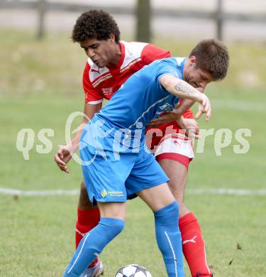 Fussball Unterliga Ost. DSG Sele Zell gegen KAC. Dejan Zadnikar,  (Zell),  Brian Oiwoh (KAC). Zell Pfarre, am 6.4.2014.
Foto: Kuess
---
pressefotos, pressefotografie, kuess, qs, qspictures, sport, bild, bilder, bilddatenbank