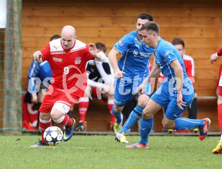 Fussball Unterliga Ost. DSG Sele Zell gegen KAC. Michael Gerald Pegrin, (Zell), Daniel Barrazutti  (KAC). Zell Pfarre, am 6.4.2014.
Foto: Kuess
---
pressefotos, pressefotografie, kuess, qs, qspictures, sport, bild, bilder, bilddatenbank