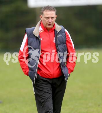 Fussball Unterliga Ost. DSG Sele Zell gegen KAC. Trainer Mario Frank (KAC). Zell Pfarre, am 6.4.2014.
Foto: Kuess
---
pressefotos, pressefotografie, kuess, qs, qspictures, sport, bild, bilder, bilddatenbank