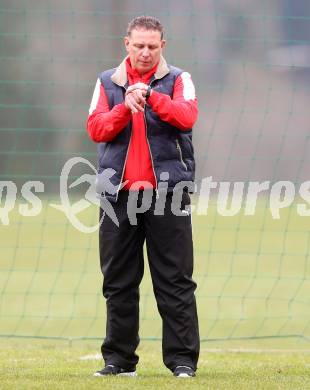 Fussball Unterliga Ost. DSG Sele Zell gegen KAC. Trainer Mario Frank (KAC). Zell Pfarre, am 6.4.2014.
Foto: Kuess
---
pressefotos, pressefotografie, kuess, qs, qspictures, sport, bild, bilder, bilddatenbank