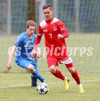 Fussball Unterliga Ost. DSG Sele Zell gegen KAC. Martin Kelih, (Zell),  Toni Krijan  (KAC). Zell Pfarre, am 6.4.2014.
Foto: Kuess
---
pressefotos, pressefotografie, kuess, qs, qspictures, sport, bild, bilder, bilddatenbank