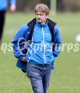 Fussball Unterliga Ost. DSG Sele Zell gegen KAC.  Trainer Miha Kreutz (Zell). Zell Pfarre, am 6.4.2014.
Foto: Kuess
---
pressefotos, pressefotografie, kuess, qs, qspictures, sport, bild, bilder, bilddatenbank