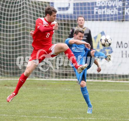 Fussball Unterliga Ost. DSG Sele Zell gegen KAC. Peter Klancar, (Zell), Stephan Borovnik  (KAC). Zell Pfarre, am 6.4.2014.
Foto: Kuess
---
pressefotos, pressefotografie, kuess, qs, qspictures, sport, bild, bilder, bilddatenbank