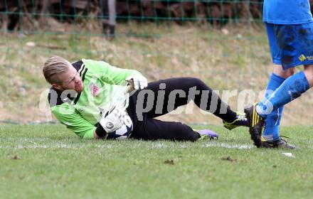 Fussball Unterliga Ost. DSG Sele Zell gegen KAC.  Gregor David Ebner  (KAC). Zell Pfarre, am 6.4.2014.
Foto: Kuess
---
pressefotos, pressefotografie, kuess, qs, qspictures, sport, bild, bilder, bilddatenbank