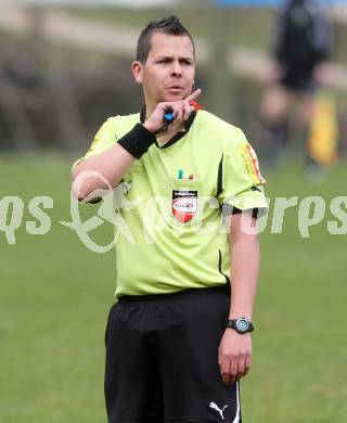 Fussball Unterliga Ost. DSG Sele Zell gegen KAC. Schiedsrichter Manfred Petrasch. Zell Pfarre, am 6.4.2014.
Foto: Kuess
---
pressefotos, pressefotografie, kuess, qs, qspictures, sport, bild, bilder, bilddatenbank