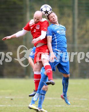 Fussball Unterliga Ost. DSG Sele Zell gegen KAC.  Peter Klancar, (Zell),  Daniel Barrazutti  (KAC). Zell Pfarre, am 6.4.2014.
Foto: Kuess
---
pressefotos, pressefotografie, kuess, qs, qspictures, sport, bild, bilder, bilddatenbank