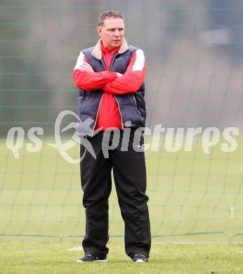 Fussball Unterliga Ost. DSG Sele Zell gegen KAC. Trainer Mario Frank (KAC). Zell Pfarre, am 6.4.2014.
Foto: Kuess
---
pressefotos, pressefotografie, kuess, qs, qspictures, sport, bild, bilder, bilddatenbank