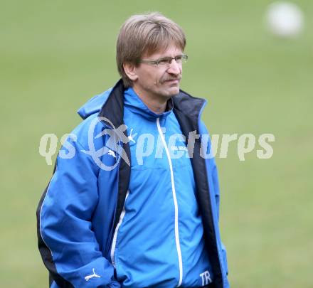 Fussball Unterliga Ost. DSG Sele Zell gegen KAC.  Trainer Miha Kreutz (Zell). Zell Pfarre, am 6.4.2014.
Foto: Kuess
---
pressefotos, pressefotografie, kuess, qs, qspictures, sport, bild, bilder, bilddatenbank