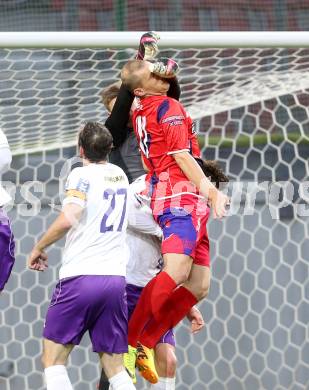 Fussball Regionalliga. SK Austria Klagenfurt gegen SAK. Filip Dmitrovic,  (Austria Klagenfurt), Christian Dlopst (SAK). Klagenfurt, 11.4.2014.
Foto: Kuess
---
pressefotos, pressefotografie, kuess, qs, qspictures, sport, bild, bilder, bilddatenbank