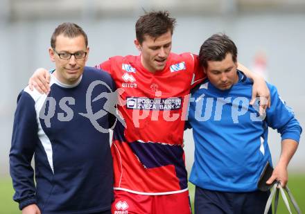 Fussball Regionalliga. SK Austria Klagenfurt gegen SAK. Darjan Aleksic, verletzt (SAK). Klagenfurt, 11.4.2014.
Foto: Kuess
---
pressefotos, pressefotografie, kuess, qs, qspictures, sport, bild, bilder, bilddatenbank