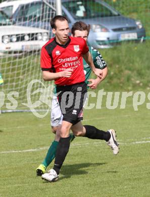 Fussball. Kaerntner Liga. Maria Saal gegen SV Feldkirchen/SV Oberglan. Martin Rauter Rauter (Maria Saal), Michael Fischer (Feldkirchen). Maria Saal, 12.4.2014.
Foto: Kuess
---
pressefotos, pressefotografie, kuess, qs, qspictures, sport, bild, bilder, bilddatenbank