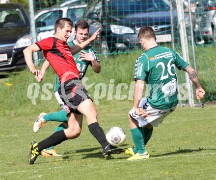 Fussball. Kaerntner Liga. Maria Saal gegen SV Feldkirchen/SV Oberglan. Rok Smid (Maria Saal), Philipp Wisotzky, Patrick Rene Striednig (Feldkirchen). Maria Saal, 12.4.2014.
Foto: Kuess
---
pressefotos, pressefotografie, kuess, qs, qspictures, sport, bild, bilder, bilddatenbank