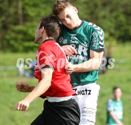 Fussball. Kaerntner Liga. Maria Saal gegen SV Feldkirchen/SV Oberglan. Bernhard Walzl (Maria Saal), Philipp Wisotzky (Feldkirchen). Maria Saal, 12.4.2014.
Foto: Kuess
---
pressefotos, pressefotografie, kuess, qs, qspictures, sport, bild, bilder, bilddatenbank