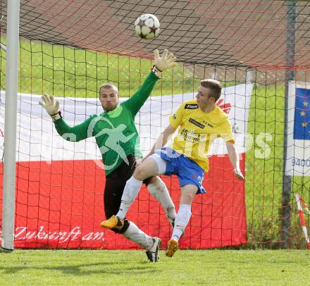 Fussball Unterliga Ost. St. Margarethen/Lav. gegen St. Michael/Lav. Bernhard Weisshaupt, (St. Margarethen), Jakob Dietmar Riegler  (St. Michael). St. Margarethen/Lavanttal, am 12.4.2014.
Foto: Kuess
---
pressefotos, pressefotografie, kuess, qs, qspictures, sport, bild, bilder, bilddatenbank