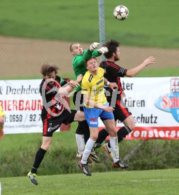 Fussball Unterliga Ost. St. Margarethen/Lav. gegen St. Michael/Lav. Florian Konrad, Bernhard Weisshaupt, Daniel Scharf (St. Margarethen), Michael Manfred Ebner (St. Michael). St. Margarethen/Lavanttal, am 12.4.2014.
Foto: Kuess
---
pressefotos, pressefotografie, kuess, qs, qspictures, sport, bild, bilder, bilddatenbank