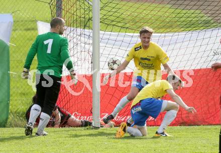 Fussball Unterliga Ost. St. Margarethen/Lav. gegen St. Michael/Lav.  Torjubel Jakob Detmar Riegler, Michael Manfred Ebner  (St. Michael). St. Margarethen/Lavanttal, am 12.4.2014.
Foto: Kuess
---
pressefotos, pressefotografie, kuess, qs, qspictures, sport, bild, bilder, bilddatenbank