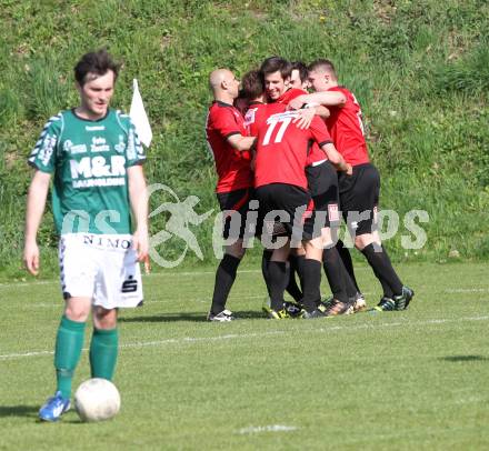 Fussball. Kaerntner Liga. Maria Saal gegen SV Feldkirchen/SV Oberglan. Torjubel (Maria Saal). Maria Saal, 12.4.2014.
Foto: Kuess
---
pressefotos, pressefotografie, kuess, qs, qspictures, sport, bild, bilder, bilddatenbank