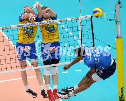 Volleyball Bundesliga. AVL Finalspiel. SK Aich/Dob gegen Hypo Tirol. Peter Wohlfahrtstaetter, Stanislaw Wawrzynczyk, (Aich), Ronald Andres Jimenez Zamora  (Tirol). Bleiburg, 12.4.2014.
Foto: Kuess
---
pressefotos, pressefotografie, kuess, qs, qspictures, sport, bild, bilder, bilddatenbank