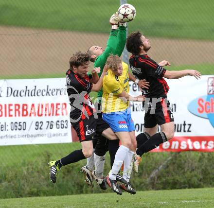 Fussball Unterliga Ost. St. Margarethen/Lav. gegen St. Michael/Lav. Florian Konrad, Bernhard Weisshaupt, Daniel Scharf (St. Margarethen), Michael Manfred Ebner (St. Michael). St. Margarethen/Lavanttal, am 12.4.2014.
Foto: Kuess
---
pressefotos, pressefotografie, kuess, qs, qspictures, sport, bild, bilder, bilddatenbank