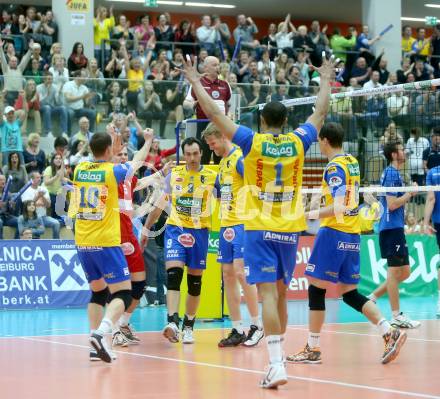 Volleyball Bundesliga. AVL Finalspiel. SK Aich/Dob gegen Hypo Tirol. Jubel (Aich). Bleiburg, 12.4.2014.
Foto: Kuess
---
pressefotos, pressefotografie, kuess, qs, qspictures, sport, bild, bilder, bilddatenbank