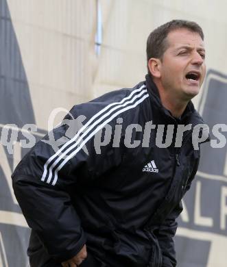 Fussball Unterliga Ost. Poggersdorf gegen St. Stefan/Lav. Trainer Lucian Florin Orga (Poggersdorf), Poggersdorf, am 13.4.2014.
Foto: Kuess
---
pressefotos, pressefotografie, kuess, qs, qspictures, sport, bild, bilder, bilddatenbank