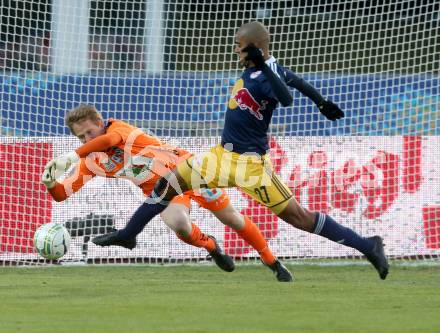 Fussball OEFB Cup. RZ Pellets WAC gegen FC Red Bull Salzburg. Christian Dobnik,  (WAC), Borges De Cavalho Alan Douglas (Salzburg). Wolfsberg, am 16.4.2014.
Foto: Kuess

---
pressefotos, pressefotografie, kuess, qs, qspictures, sport, bild, bilder, bilddatenbank