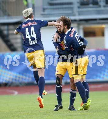 Fussball OEFB Cup. RZ Pellets WAC gegen FC Red Bull Salzburg.  Torjubel Kevin Kampl. Borges De Cavalho Alan Douglas, Andreas Ulmer (Salzburg). Wolfsberg, am 16.4.2014.
Foto: Kuess

---
pressefotos, pressefotografie, kuess, qs, qspictures, sport, bild, bilder, bilddatenbank