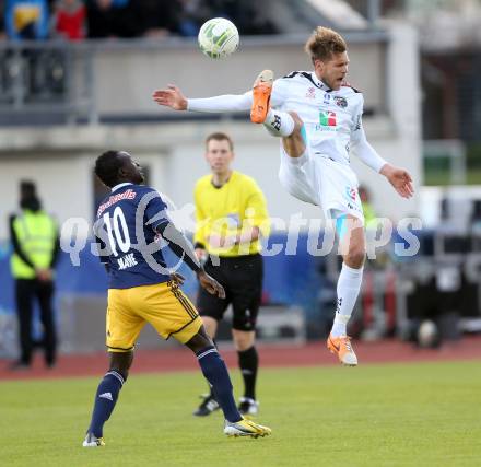 Fussball OEFB Cup. RZ Pellets WAC gegen FC Red Bull Salzburg. Boris Huettenbrenner, (WAC), Sadio Mane  (Salzburg). Wolfsberg, am 16.4.2014.
Foto: Kuess

---
pressefotos, pressefotografie, kuess, qs, qspictures, sport, bild, bilder, bilddatenbank