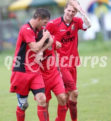 Fussball. 2. Klasse C. Krumpendorf gegen Weitensfeld.  Torjubel  Martin Stark, Igor Cikara, Harald Stark (Weitensfeld). Krumpendorf, 20.4.2014.
Foto: Kuess
---
pressefotos, pressefotografie, kuess, qs, qspictures, sport, bild, bilder, bilddatenbank