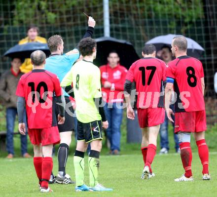 Fussball. 2. Klasse C. Krumpendorf gegen Weitensfeld. Rote Karte fuer Christopher Stocklauser (Weitensfeld). Krumpendorf, 20.4.2014.
Foto: Kuess
---
pressefotos, pressefotografie, kuess, qs, qspictures, sport, bild, bilder, bilddatenbank