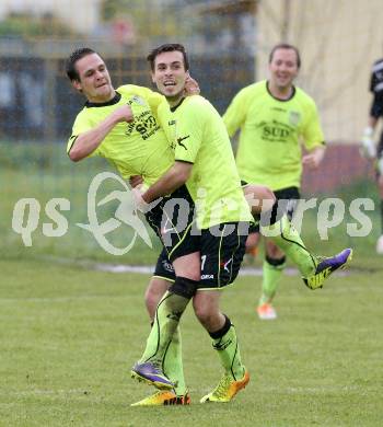 Fussball. 2. Klasse C. Krumpendorf gegen Weitensfeld. Torjubel  Patrick Klocker, Rene Burger (Krumpendorf). Krumpendorf, 20.4.2014.
Foto: Kuess
---
pressefotos, pressefotografie, kuess, qs, qspictures, sport, bild, bilder, bilddatenbank