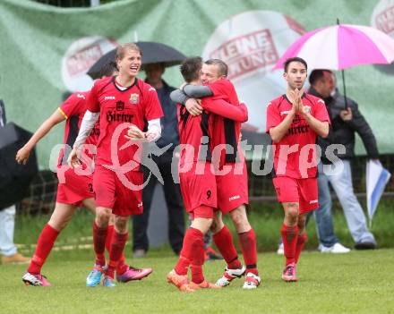 Fussball. 2. Klasse C. Krumpendorf gegen Weitensfeld.  Torjubel  Martin Stark, Jasmin Serdarevic, Asmir Jasic, Nermin Serdarevic, Igor Cikara (Weitensfeld). Krumpendorf, 20.4.2014.
Foto: Kuess
---
pressefotos, pressefotografie, kuess, qs, qspictures, sport, bild, bilder, bilddatenbank