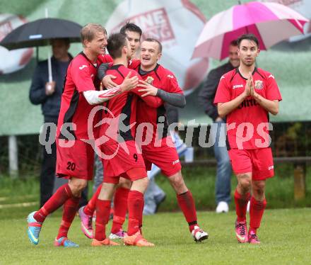 Fussball. 2. Klasse C. Krumpendorf gegen Weitensfeld.  Torjubel  Martin Stark, Jasmin Serdarevic, Asmir Jasic, Nermin Serdarevic, Igor Cikara (Weitensfeld). Krumpendorf, 20.4.2014.
Foto: Kuess
---
pressefotos, pressefotografie, kuess, qs, qspictures, sport, bild, bilder, bilddatenbank