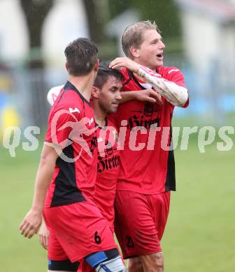 Fussball. 2. Klasse C. Krumpendorf gegen Weitensfeld.  Torjubel  Martin Stark, Igor Cikara, Harald Stark (Weitensfeld). Krumpendorf, 20.4.2014.
Foto: Kuess
---
pressefotos, pressefotografie, kuess, qs, qspictures, sport, bild, bilder, bilddatenbank