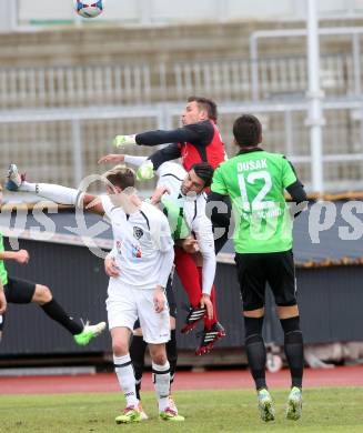 Fussball Regionalliga. RZ Pellets WAC gegen Pasching. Kevin Vaschauner, Jose Antonio Solano Moreno,  (WAC),  Hans Peter Berger (Pasching). Wolfsberg, am 20.4.2014.
Foto: Kuess
---
pressefotos, pressefotografie, kuess, qs, qspictures, sport, bild, bilder, bilddatenbank