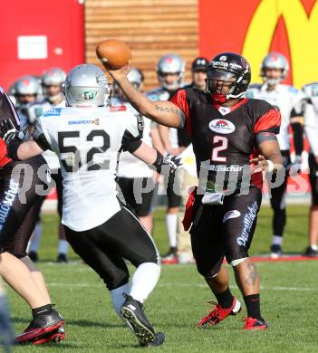 American Football. Carinthian Lions gegen Swarco Raiders Tirol. Philip Garcia (Carinthian Lions), Jonathon Pacey (Raiders Tirol). Klagenfurt, 19.4.2014.
Foto: Kiuess
---
pressefotos, pressefotografie, kuess, qs, qspictures, sport, bild, bilder, bilddatenbank