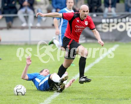 Fussball Kaerntner Liga. SG Annabichler Austria Amateure gegen Maria Saal.  Stefan Dollinger, (ASV), Senad Tiganj  (Maria Saal). Annabichl am 21.4.2014.
Foto: Kuess
---
pressefotos, pressefotografie, kuess, qs, qspictures, sport, bild, bilder, bilddatenbank
