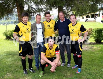 Fussball 2. KLasse D. Patrick Gregoritsch, Adnan Ibrahimovic, Mario Drumbl, Trainer Walter Ludescher, Martin Pistotnig, Manuel Reichel (Grafenstein). Grafenstein am 26.4.2014.
Foto: Kuess
---
pressefotos, pressefotografie, kuess, qs, qspictures, sport, bild, bilder, bilddatenbank