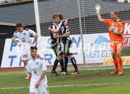 Fussball BUndesliga. RZ Pellets WAC gegen SK Puntigamer Sturm Graz. Torjubel Robert Beric, Manuel Weber  (Sturm). Wolfsberg, am 27.4.2014.
Foto: Kuess
---
pressefotos, pressefotografie, kuess, qs, qspictures, sport, bild, bilder, bilddatenbank